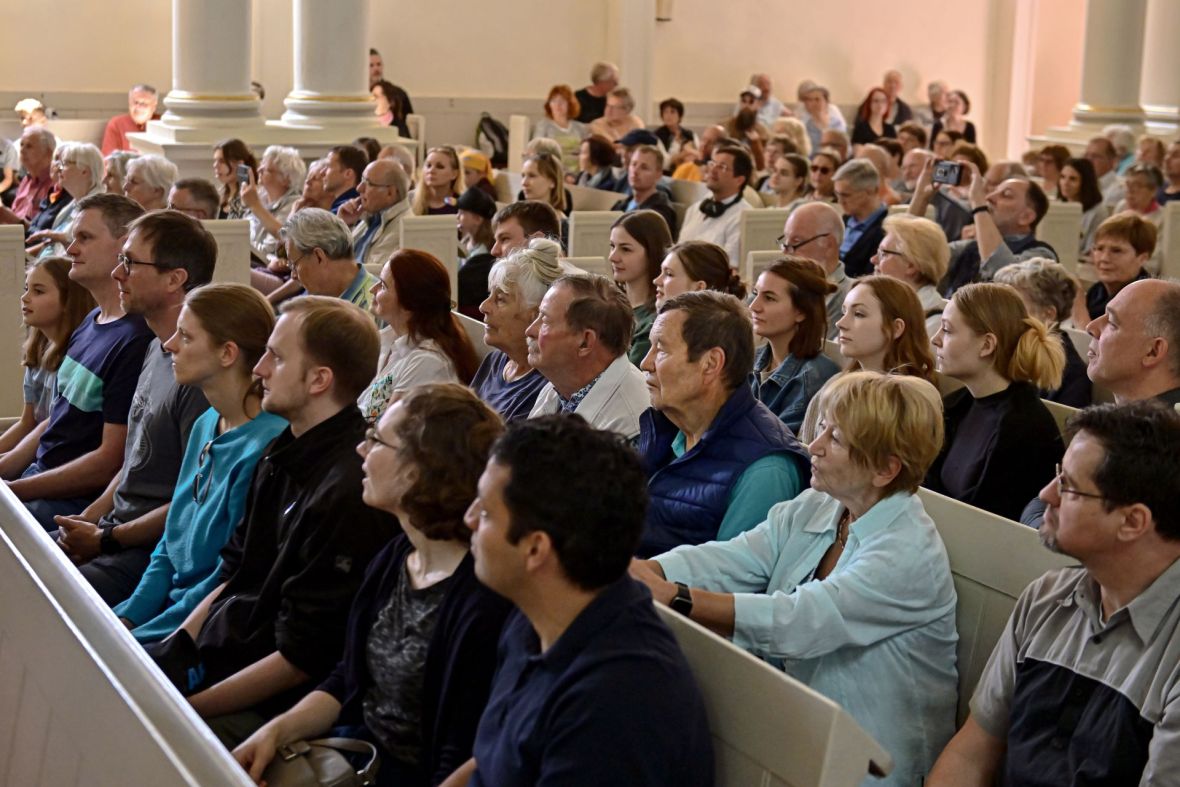 Publikum in der Friedenskirche Jena, Foto: ZEISS, Jürgen ScheereFoto: ZEISS, Jürgen Scheere