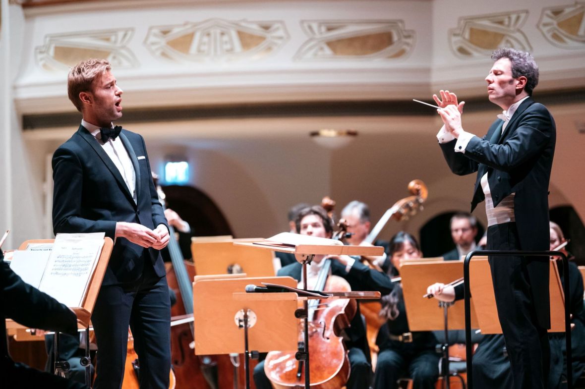 Benjamin Appl und Generalmusikdirektor Simon Gaudenz, Foto: JenaKultur, Christoph Worsch