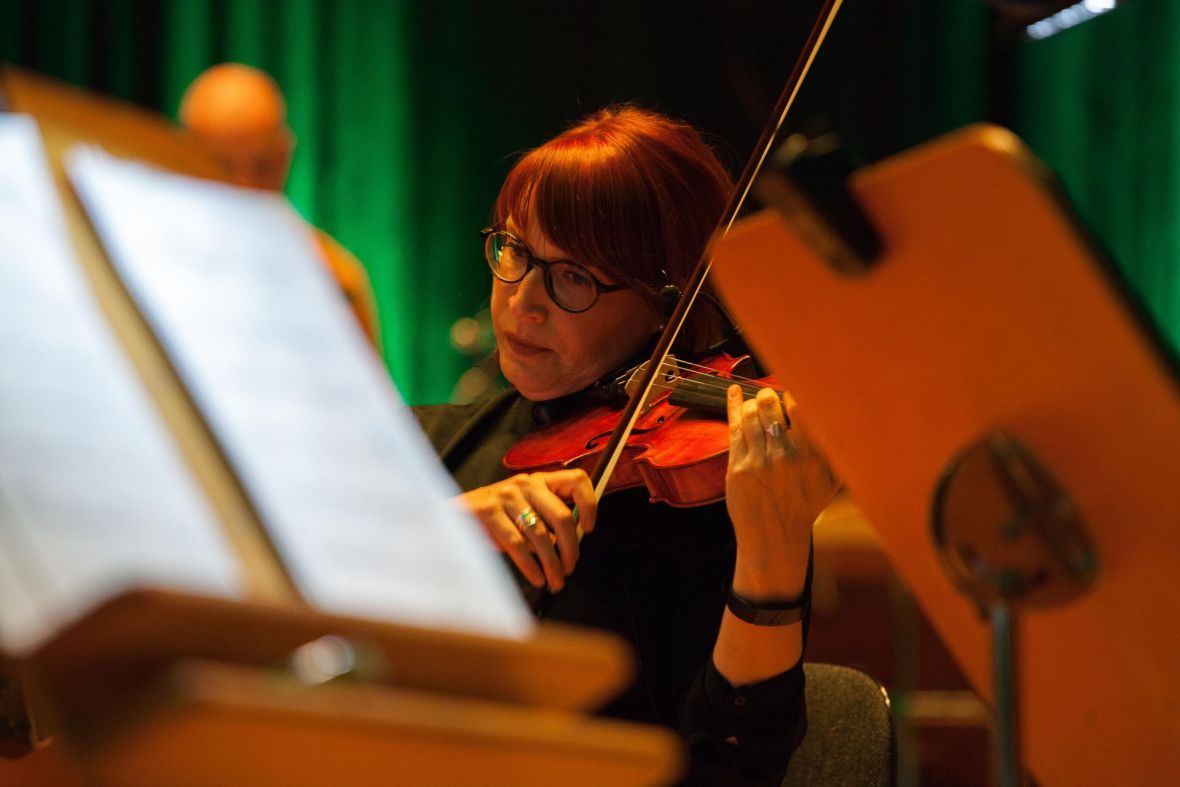 Sarah Buechi – Contradiction of Happiness (Septett) / Jenaer Philharmonie / Simon Gaudenz, Foto: Tina Peißker