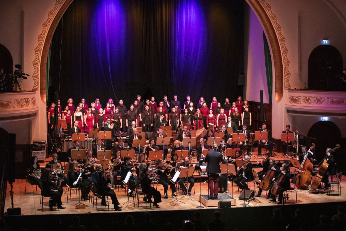 Maximilian Lörzer / Jenaer Philharmonie / Psycho-Chor der Uni Jena, Foto: Tom Wenig