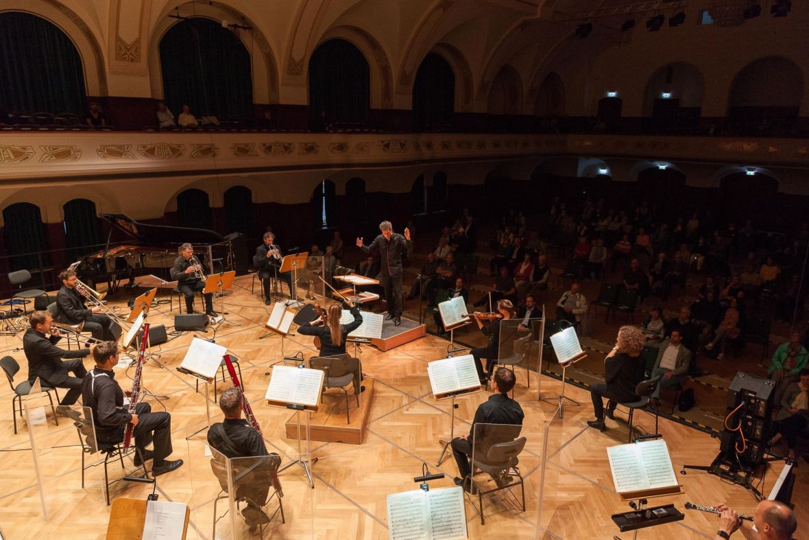 Sarah Buechi – Contradiction of Happiness (Septett) / Jenaer Philharmonie / Simon Gaudenz, Foto: Tina Peißker