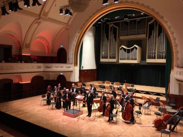 Reinhard Goebel, Benjamin Appl, Musiker*innen der Jenaer Philharmonie, Foto: Jenaer Philharmonie, Eva Maria Liegl