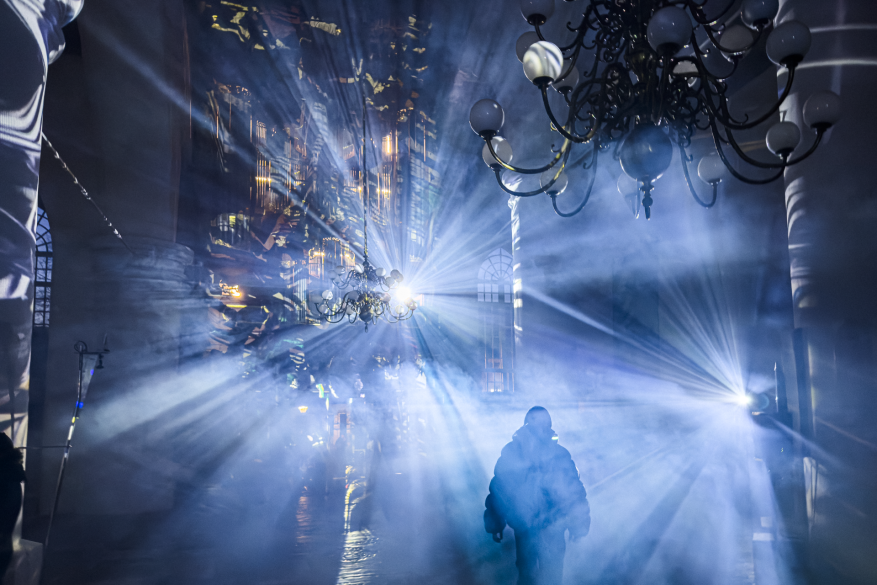 „PETRICHOR“, Video-Installation von Robert Seidel und Sound-Performance von Nikolai von Sallwitz, LUNA Festival, Grote Kerk Leeuwarden (NL), 2025, Foto: Robert Seidel