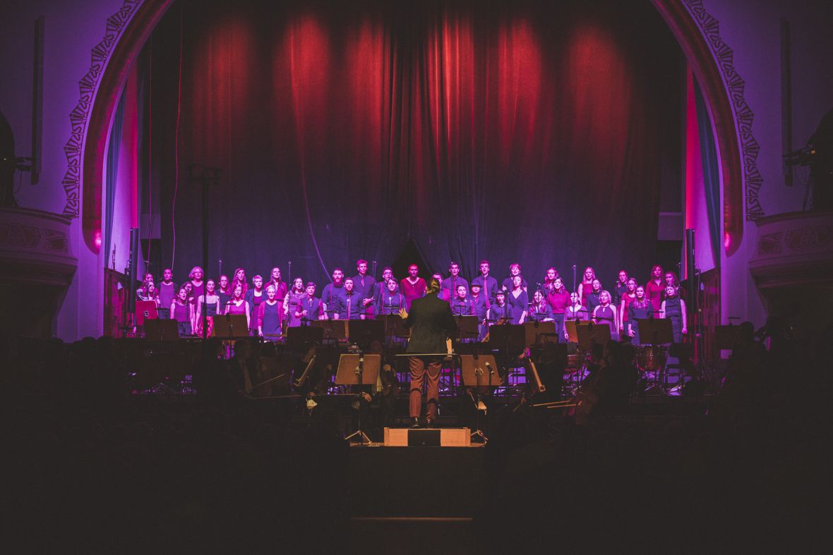 Maximilian Lörzer / Jenaer Philharmonie / Psycho-Chor der Uni Jena, Foto: Tom Wenig