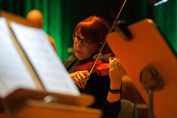Sarah Buechi – Contradiction of Happiness (Septett) / Jenaer Philharmonie / Simon Gaudenz, Foto: Tina Peißker