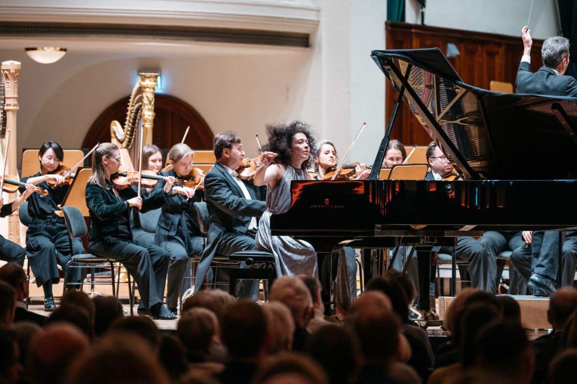 Marianna Shirinyan / Jenaer Philharmonie / Simon Gaudenz, Foto: JenaKultur, Christoph Worsch