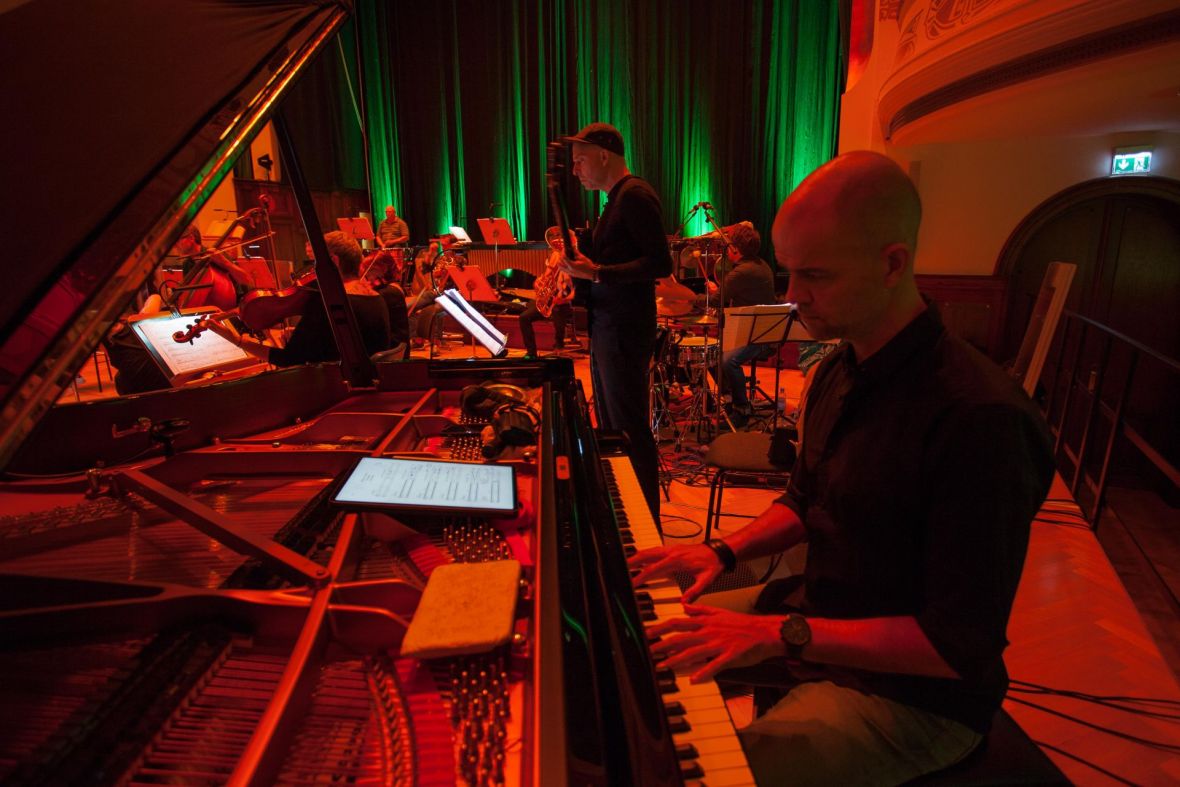 Sarah Buechi – Contradiction of Happiness (Septett) / Jenaer Philharmonie / Simon Gaudenz, Foto: Tina Peißker