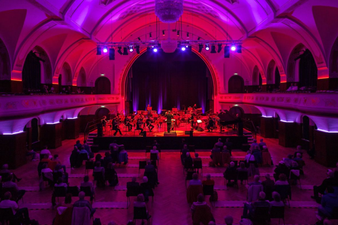 Sarah Buechi – Contradiction of Happiness (Septett) / Jenaer Philharmonie / Simon Gaudenz, Foto: Tina Peißker