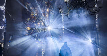 „PETRICHOR“, Video-Installation von Robert Seidel und Sound-Performance von Nikolai von Sallwitz, LUNA Festival, Grote Kerk Leeuwarden (NL), 2025, Foto: Robert Seidel