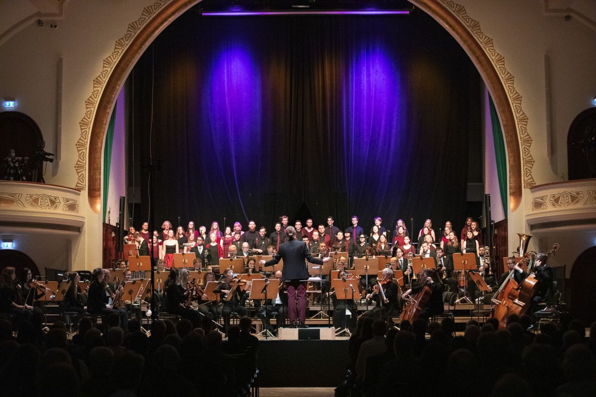 Maximilian Lörzer / Jenaer Philharmonie / Psycho-Chor der FSU Jena, Foto: Tom Wenig