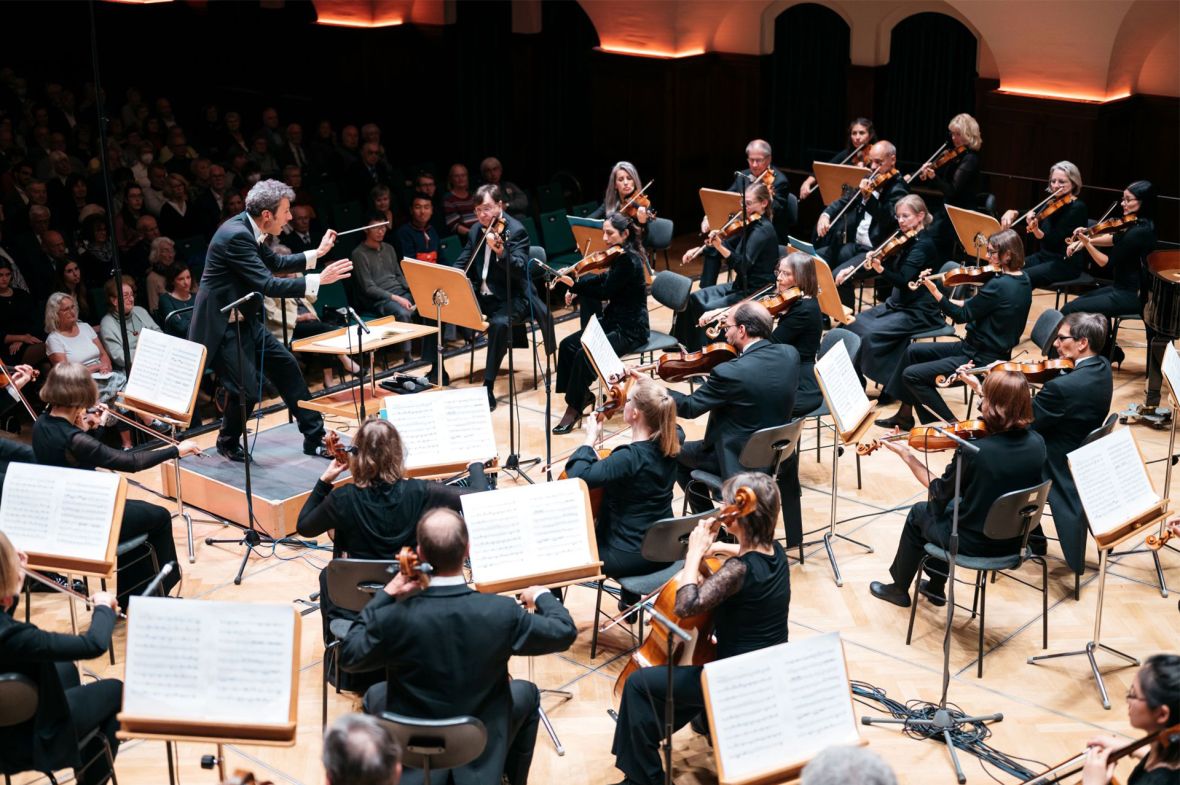 Jenaer Philharmonie / Simon Gaudenz, Foto: JenaKultur, Christoph Worsch