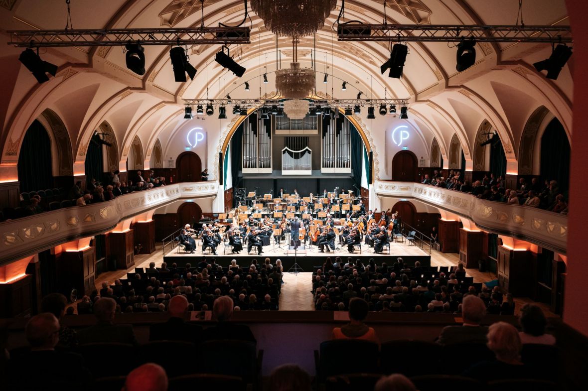 Jenaer Philharmonie / Simon Gaudenz, Foto: JenaKultur, Christoph Worsch