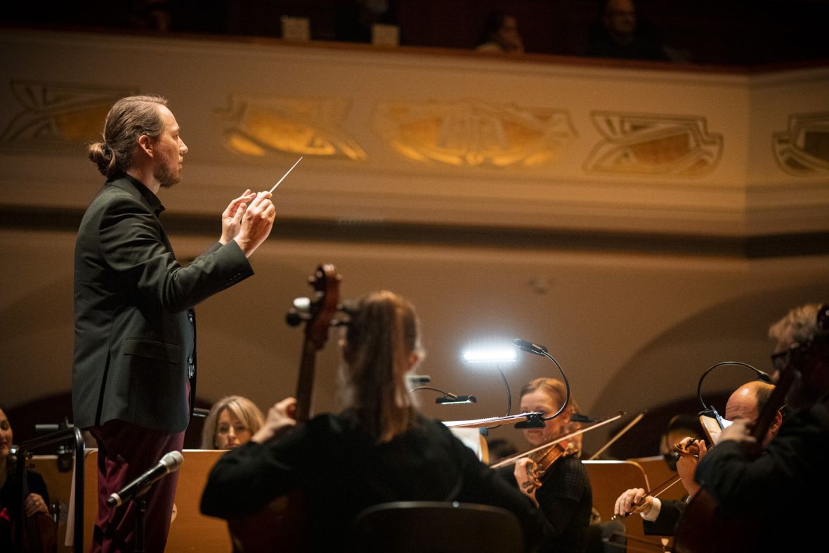 Maximilian Lörzer / Jenaer Philharmonie, Foto: Tom Wenig