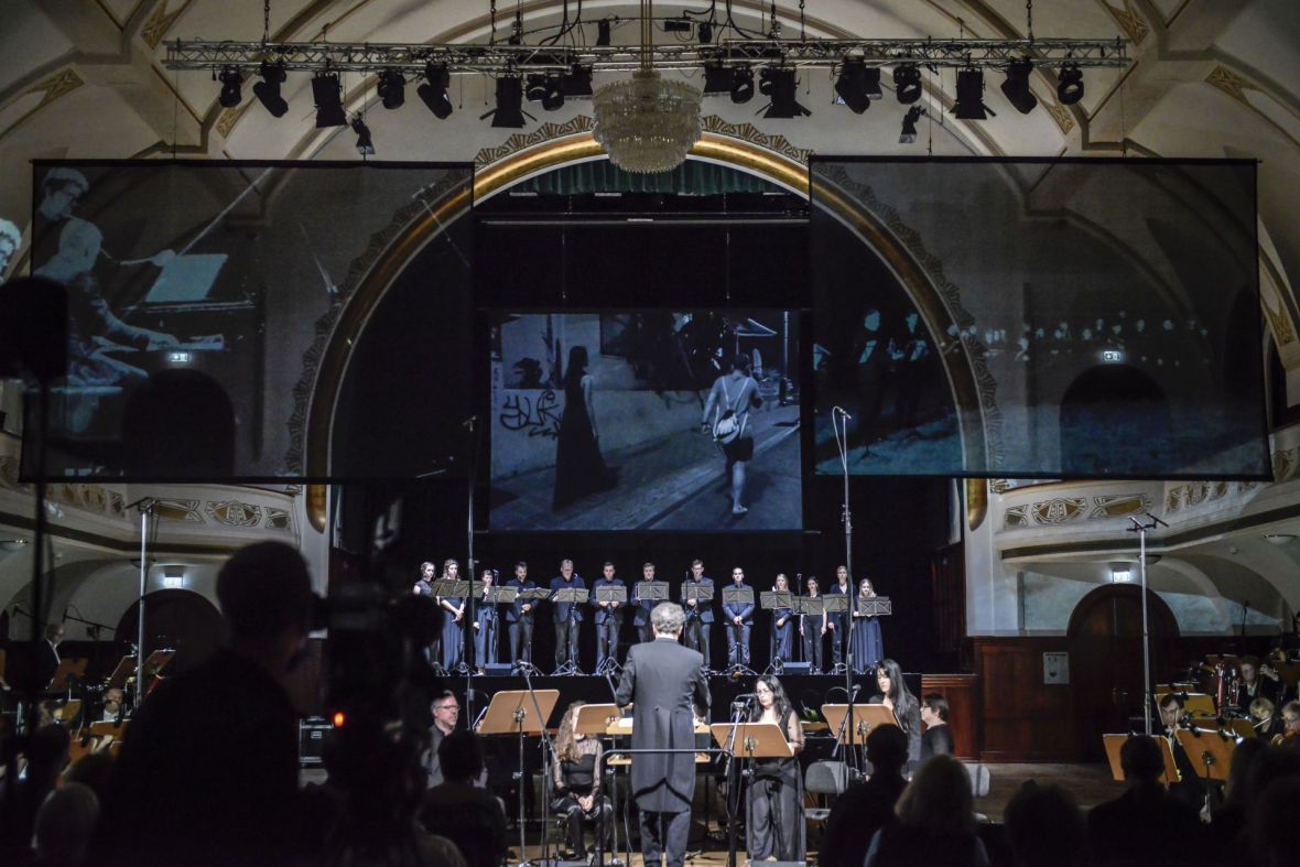 »GLEISSENDES LICHT«, Uraufführung am 29.09.2021 im Volkshaus Jena, Foto:&nbsp;Stefan&nbsp;Kranz