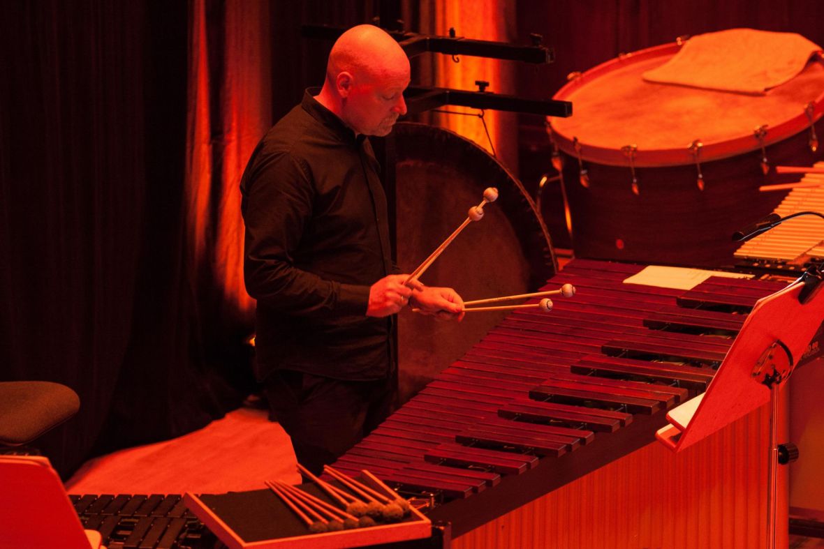 Sarah Buechi – Contradiction of Happiness (Septett) / Jenaer Philharmonie / Simon Gaudenz, Foto: Tina Peißker