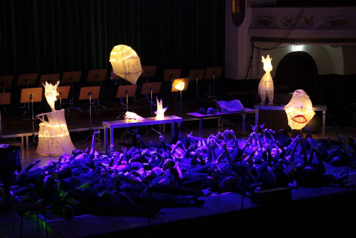 Schüler*innen des Christlichen Gymnasiums Jena und der Freien Gesamtschule UniverSaale Jena / Musiker*innen der Jenaer Philharmonie, Foto: Sebastian Beer