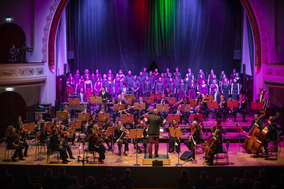 Maximilian Lörzer / Jenaer Philharmonie / Psycho-Chor der Uni Jena, Foto: Tom Wenig