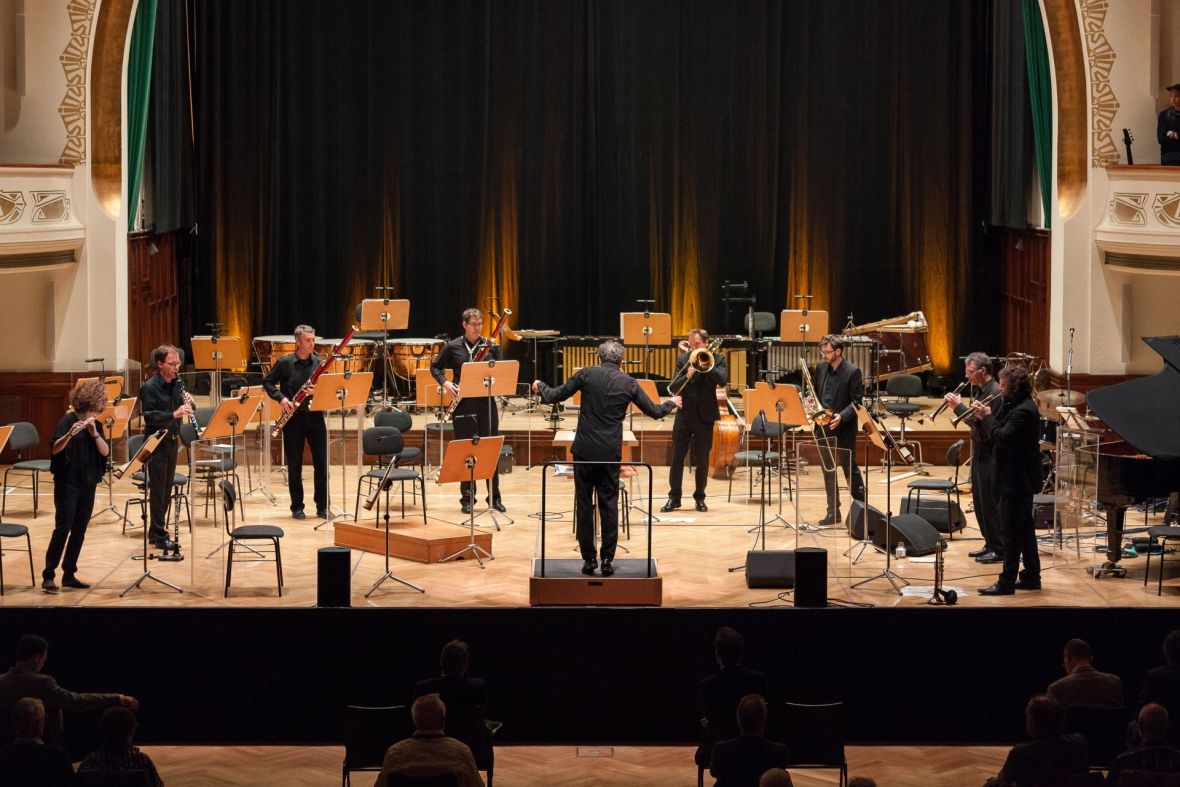 Sarah Buechi – Contradiction of Happiness (Septett) / Jenaer Philharmonie / Simon Gaudenz, Foto: Tina Peißker