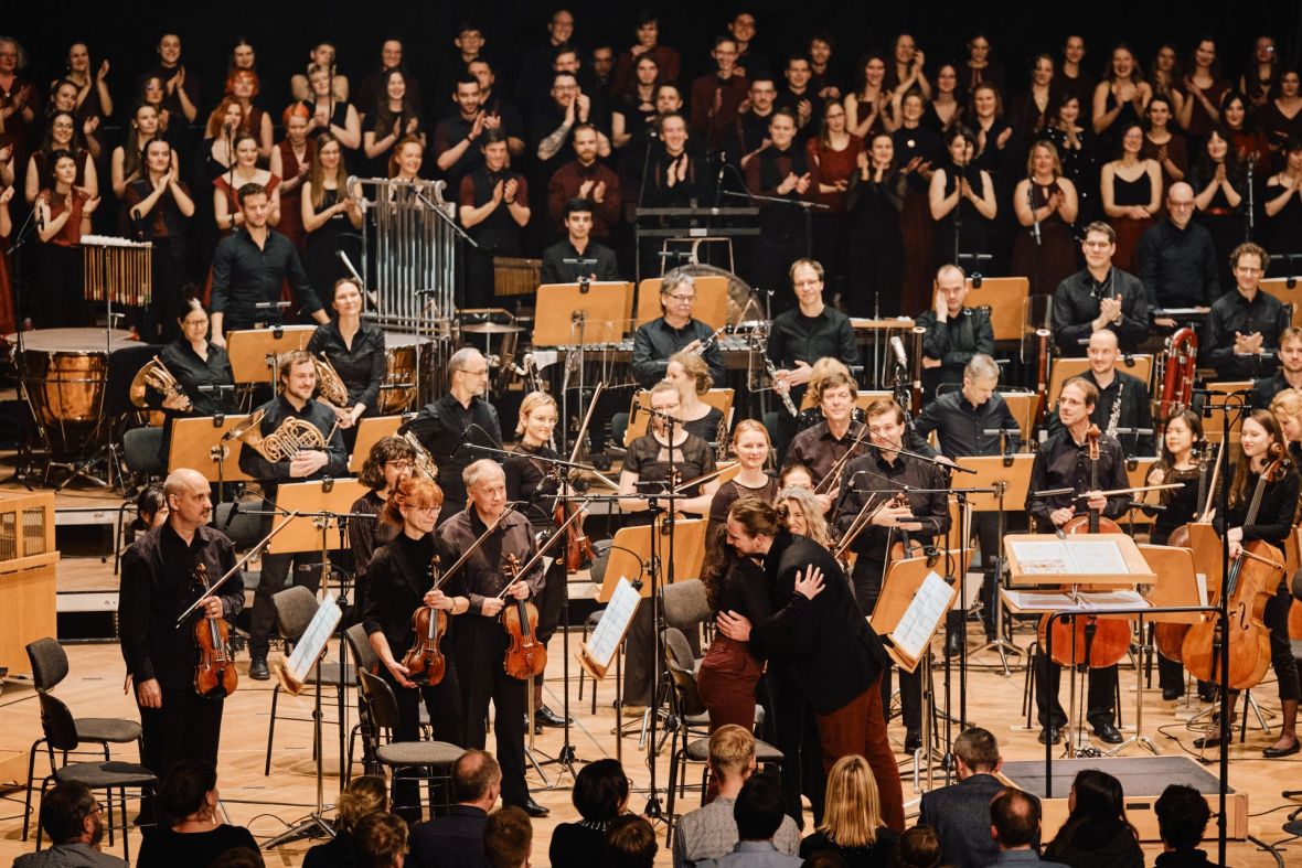 Maximilian Lörzer / Jenaer Philharmonie / Psycho-Chor der Uni Jena, Foto: Lennart Riedlinger