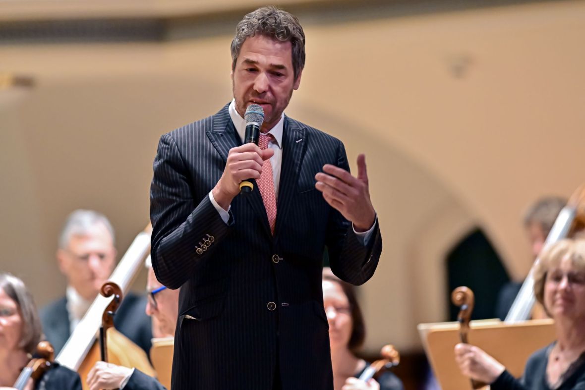 Daniel Finkernagel / Jenaer Philharmonie im Volkshaus Jena, Foto: ZEISS, Jürgen ScheereFoto: ZEISS, Jürgen Scheere