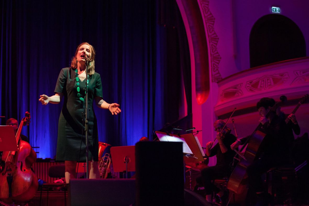 Sarah Buechi – Contradiction of Happiness (Septett) / Jenaer Philharmonie / Simon Gaudenz, Foto: Tina Peißker