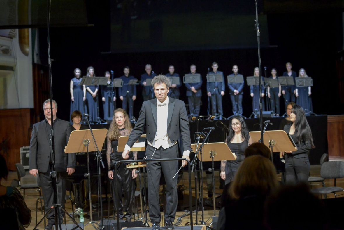 »GLEISSENDES LICHT«, Uraufführung am 29.09.2021 im Volkshaus Jena, Foto:&nbsp;Stefan&nbsp;Kranz