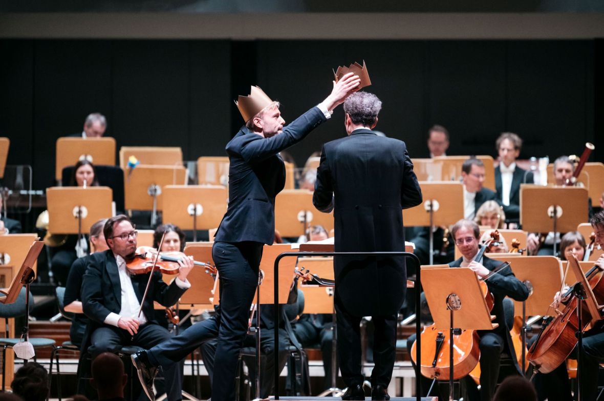 Benjamin Appl und Generalmusikdirektor Simon Gaudenz, Foto: JenaKultur, Christoph Worsch