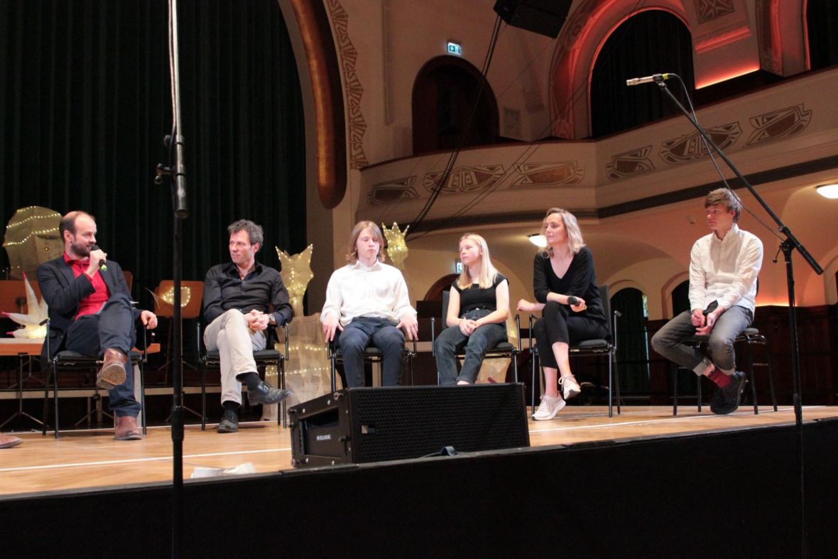 Nachgespräch mit Schüler*innen, Maren Hädrich, Simon Gaudenz, Max Uthoff und Sebastian Gühne, Moderation: Jonas Zipf, Foto: Sebastian Beer