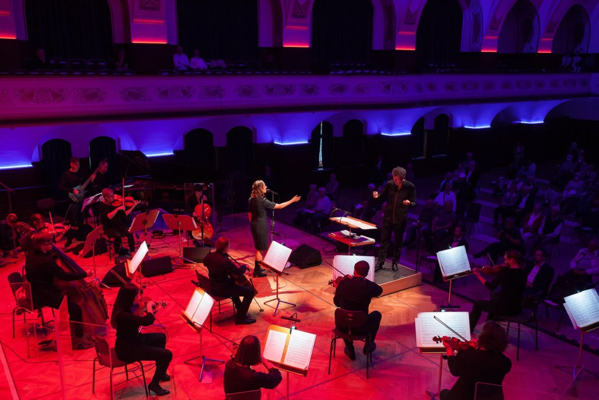 Sarah Buechi – Contradiction of Happiness (Septett) / Jenaer Philharmonie / Simon Gaudenz, Foto: Tina Peißker