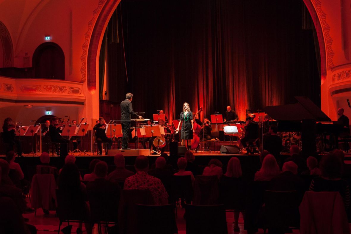 Sarah Buechi – Contradiction of Happiness (Septett) / Jenaer Philharmonie / Simon Gaudenz, Foto: Tina Peißker