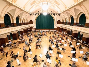 Eine Probe der Jenaer Philharmonie im Volkshaus Jena in Pandemie-Zeiten, Foto: Jenaer Philharmonie, Christoph Staemmler