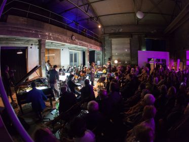 Sarah Buechi und die Jenaer Philharmonie, Foto: Tina Peißker