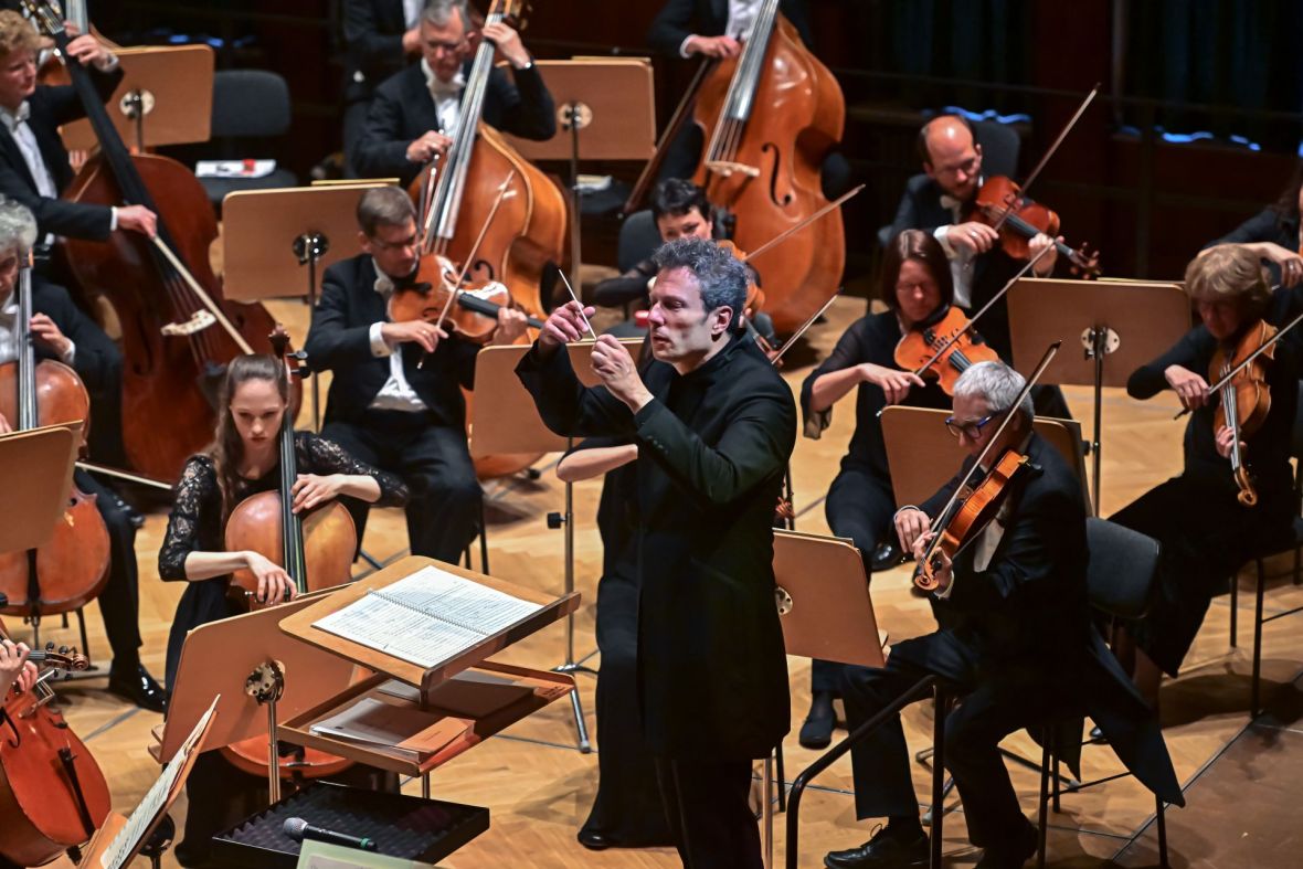 Simon Gaudenz / Jenaer Philharmonie im Volkshaus Jena, Foto: ZEISS, Jürgen Scheere