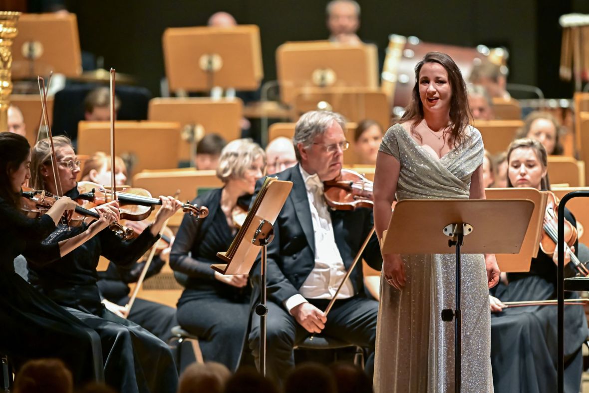 Christina Landshamer / Jenaer Philharmonie im Volkshaus Jena, Foto: ZEISS, Jürgen Scheere