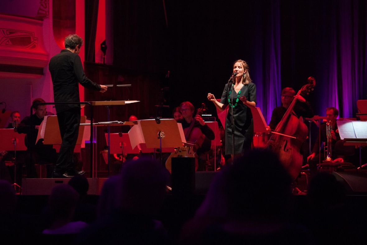 Sarah Buechi – Contradiction of Happiness (Septett) / Jenaer Philharmonie / Simon Gaudenz, Foto: Tina Peißker