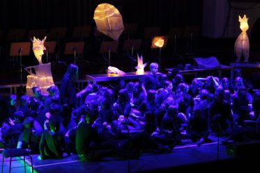 Schüler*innen des Christlichen Gymnasiums Jena und der Freien Gesamtschule UniverSaale Jena / Musiker*innen der Jenaer Philharmonie, Foto:&nbsp;Sebastian Beer