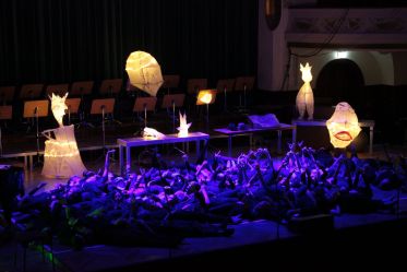 Schüler*innen des Christlichen Gymnasiums Jena und der Freien Gesamtschule UniverSaale Jena / Musiker*innen der Jenaer Philharmonie, Foto:&nbsp;Sebastian Beer