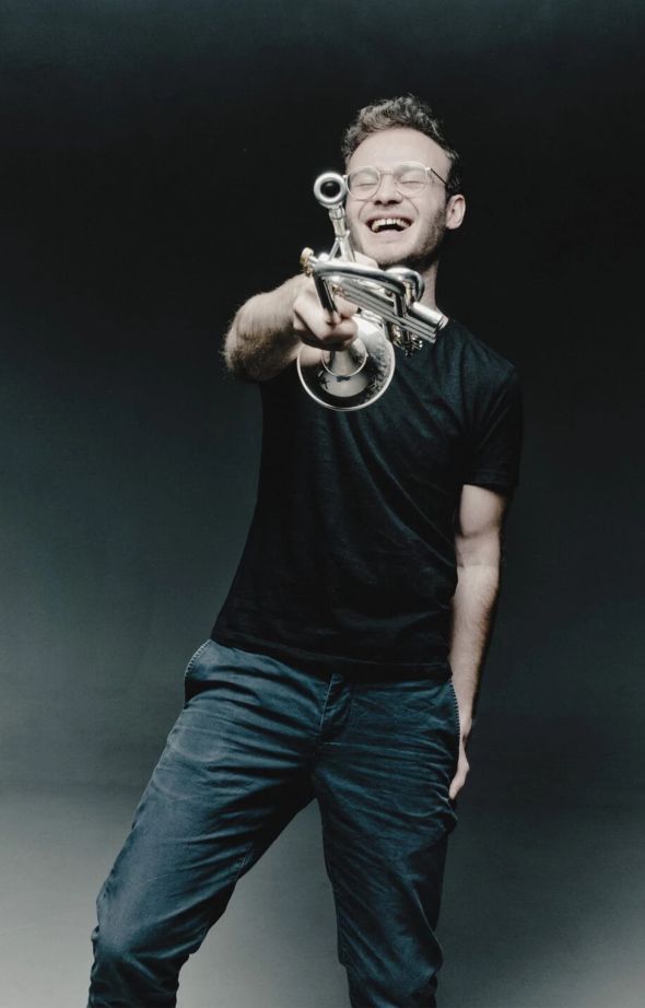 Simon Höfele, Foto: Marco Borggreve