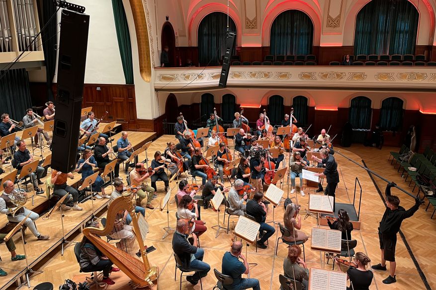 Stefan Kurt und die Jenaer Philharmonie bei den Dreharbeiten, Foto: Jenaer Philharmonie