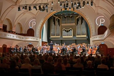 Jenaer Philharmonie / Simon Gaudenz im Volkshaus Jena, Foto: ZEISS, Jürgen Scheere