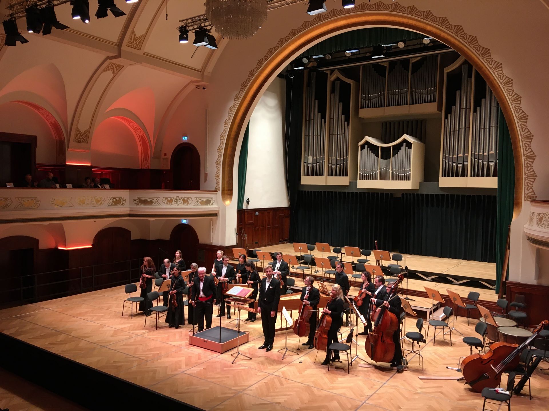 Reinhard&nbsp;Goebel, Benjamin&nbsp;Appl, Musiker*innen der Jenaer&nbsp;Philharmonie, Foto:&nbsp;Jenaer&nbsp;Philharmonie, Eva&nbsp;Maria&nbsp;Liegl